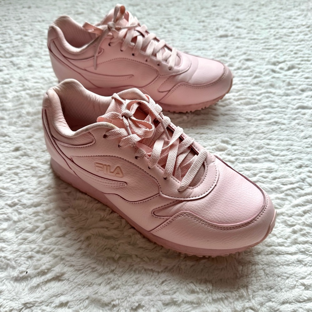 Fila Sneaker Athletic Shoes Women 10 Strawberry Milk Pink Laced Up Casual